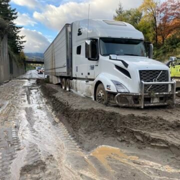 Massive mudslide snags semi truck on Washington interstate