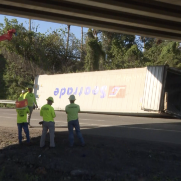 Truck loses trailer off overpass, squashing front end of Jeep