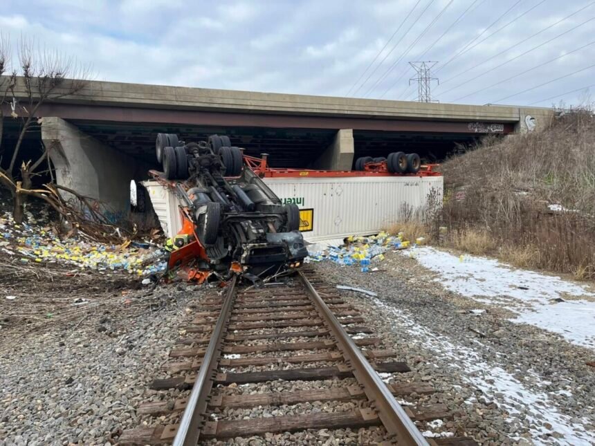 471175224_122135757032438228_6474805251026209053_n.jpg Big rig crashes off I-55 overpass, lands on railroad tracks
