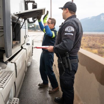 Dozens of truckers face $500 fines for failing chain checks on Snoqualmie Pass