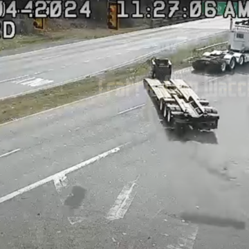 Traffic cams catch trucker losing trailer on turn