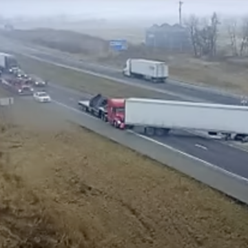 Fellow trucker helps out when big rig gets stuck during U-turn attempt
