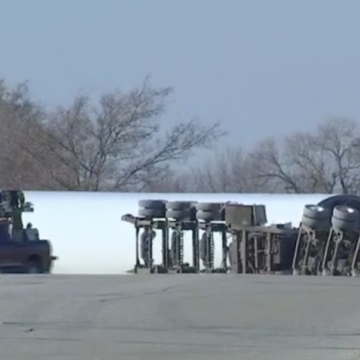 Semi’s trailer snaps in half hauling oversize wind turbine