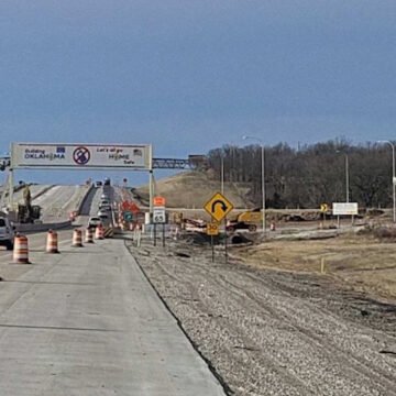 This highly unusual conveyor bridge in Oklahoma is taking trucker’s jobs