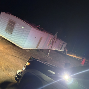 Mobile home gets hung up on railroad tracks during haul, New Mexico sheriff says