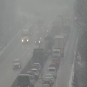 Traffic forced to turn around on I-83 after oversize load stops short of low bridge