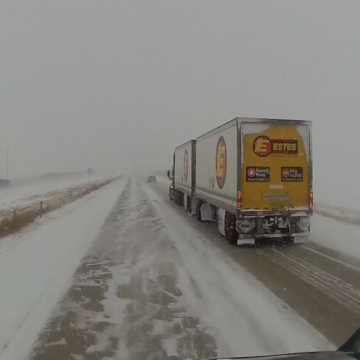 Fast-driving trucker accidentally saves driver hauling doubles from an icy jackknife