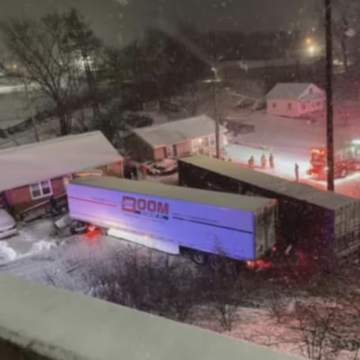 Two semi trucks crash into house, property after sliding off I-65 in KY